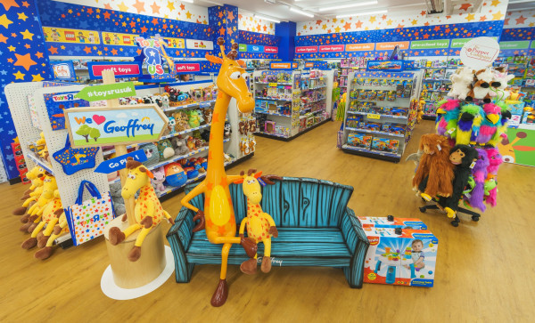 Toys_R_Us_store.jpg